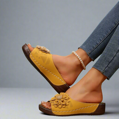 Jolanda | Eleganti sandali ortopedici con motivo floreale