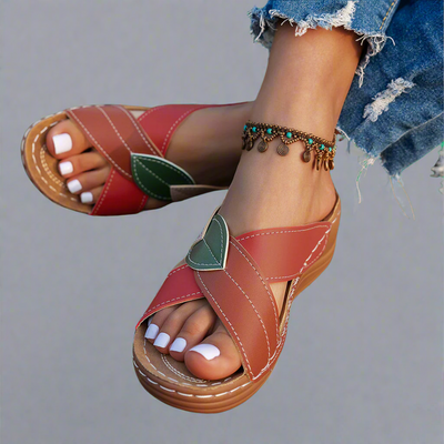 Nina | Sandali con tacco a zeppa fatti a mano in materiale premium