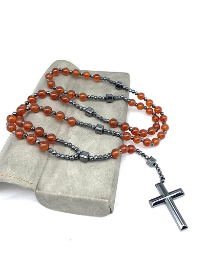 Collana con pendente a croce in pietra naturale