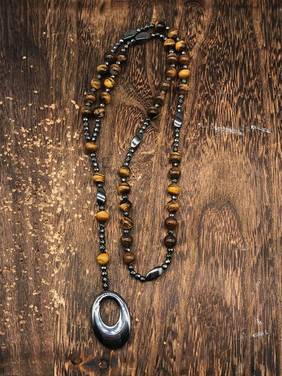 Collana con pendente a croce in pietra naturale