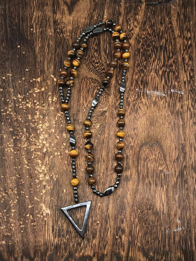 Collana con pendente a croce in pietra naturale