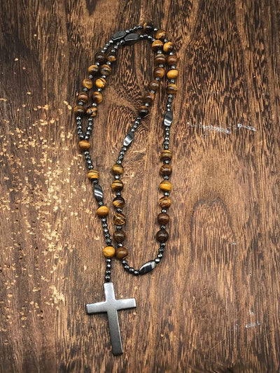 Collana con pendente a croce in pietra naturale