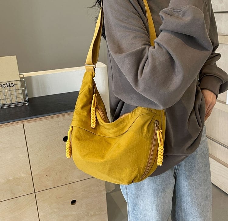 Zaino a tracolla con molteplici tasche